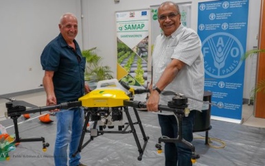 LVV overhandigt landbouw equipment aan begunstigden