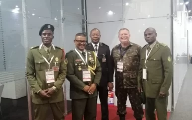 Delegatie Nationaal Leger bezoekt defensie-expo Brazilië