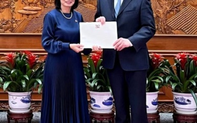 Ambassadeur Ho-Chong overhandigt geloofsbrieven aan president Xi Jinping