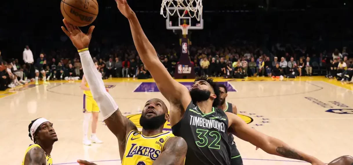 LeBron James met Los Angeles Lakers in overtime naar play-offs NBA