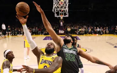 LeBron James met Los Angeles Lakers in overtime naar play-offs NBA