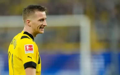 Clubicoon Reus (33) verlengt contract en gaat twaalfde seizoen bij Dortmund in