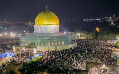 Tienduizenden moslims herdenken heiligste nacht bij Al Aqsamoskee