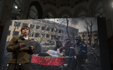 Oekraïner wint World Press Photo met beeld van gewonde vrouw