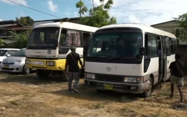 Minister Emanuël ingenomen met busroutes naar Matawaigebied