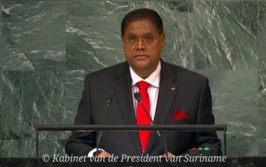 President Chandrikapersad Santokhi ziet af van Regionale bijeenkomst van staatshoofden en symposium op Trinidad& Tabago