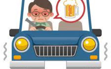 Dronkaard die zware aanrijding veroorzaakt, ingesloten; rijbewijs ingevorderd