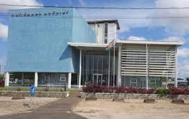 Het Nationaal Archief Suriname is digitaliseringsapparatuur rijker