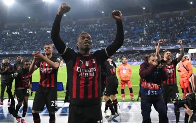 Leão neemt AC Milan à la Gullit bij de hand in Napels: ‘We blijven dromen’