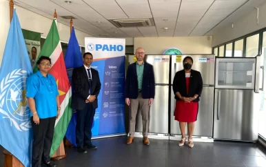 Nieuwe PAHO/WHO vertegenwoordiger voor Suriname overhandigt geloofsbrieven aan minister Ramdin