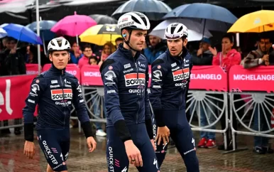 Bergrit in Giro d’Italia verder ingekort vanwege slechte weersomstandigheden