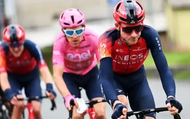 Geoghegan Hart houdt gebroken heup over aan valpartij in Giro d’Italia