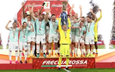 Dumfries en De Vrij winnen Italiaanse beker met Inter dankzij uitblinker Martínez