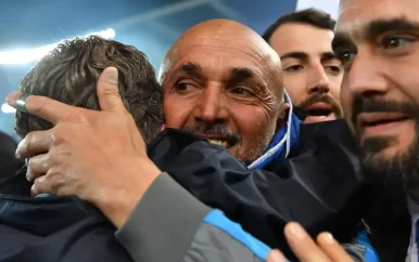 Titel met Napoli doet coach Spalletti veel: ‘Maradona’s aanwezigheid is voelbaar’