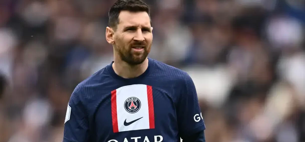 Geschorste Messi verontschuldigt zich bij teamgenoten PSG voor Saoedische trip