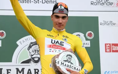 Spaans toptalent Ayuso imponeert met dubbelslag in tijdrit Ronde van Romandië