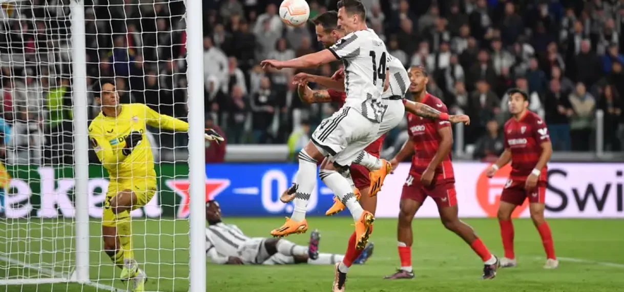 Juventus ontsnapt in slotseconden aan nederlaag in EL, Roma klopt Leverkusen