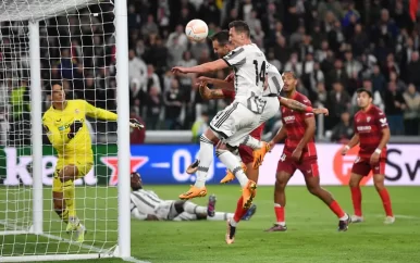 Juventus ontsnapt in slotseconden aan nederlaag in EL, Roma klopt Leverkusen