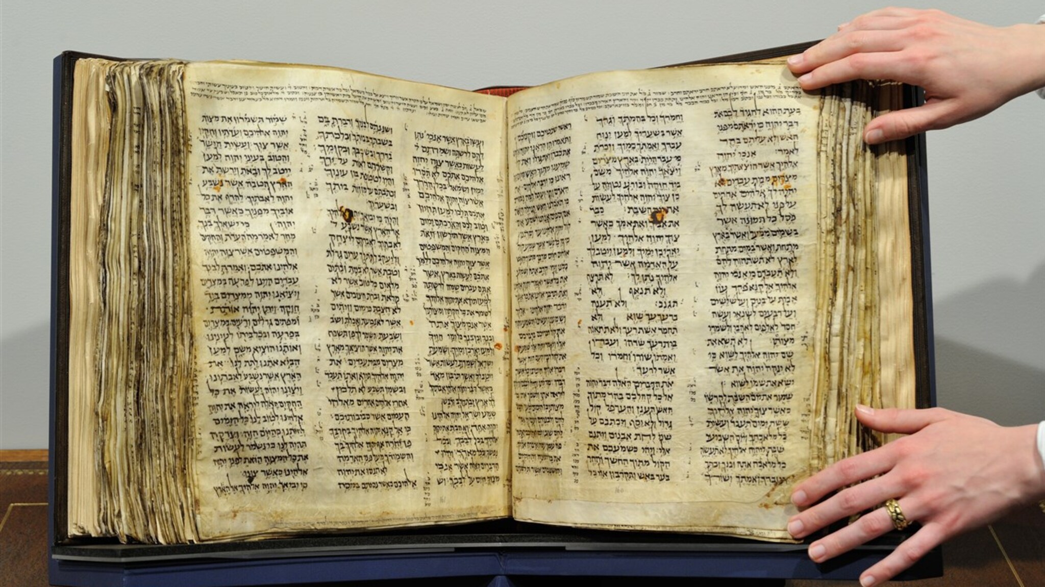 Oudste en meest complete joodse bijbel wordt vandaag geveild – STVS
