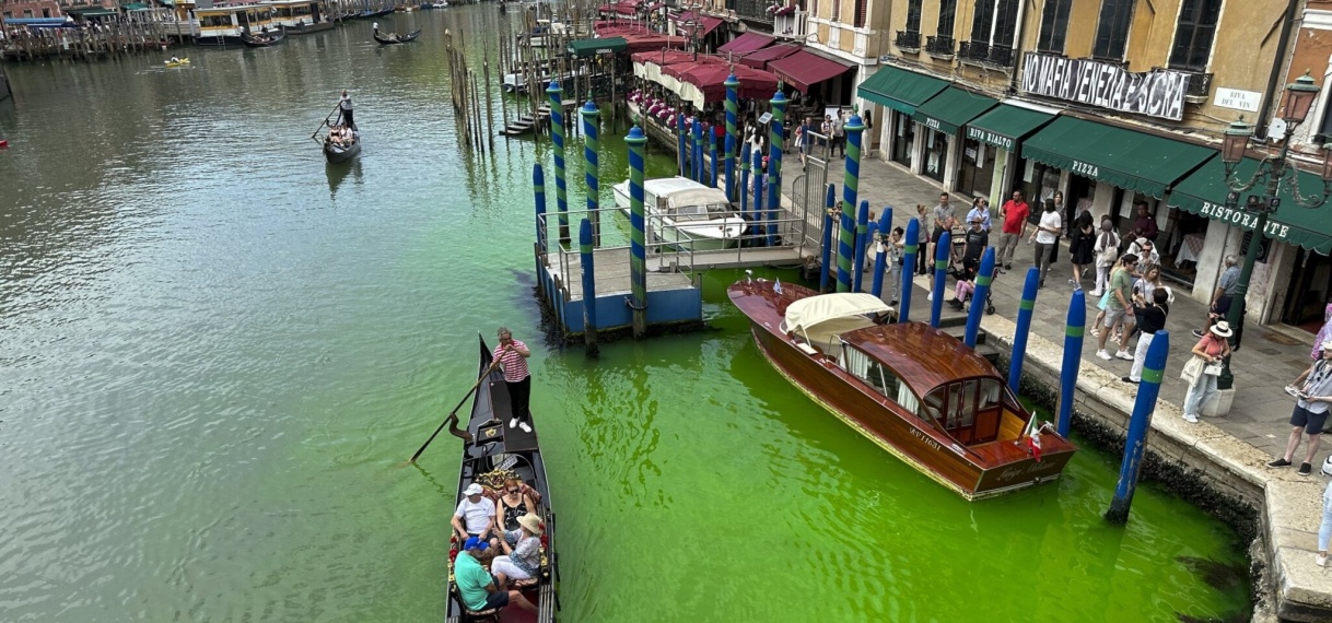 Mysterie knalgroen kanaal Venetië ontrafeld