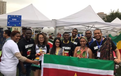 Bursalen dragen Suriname uit tijdens cultureel festival in China