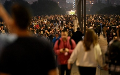 Duizenden Serviërs de straat op na twee dodelijke schietpartijen in korte tijd
