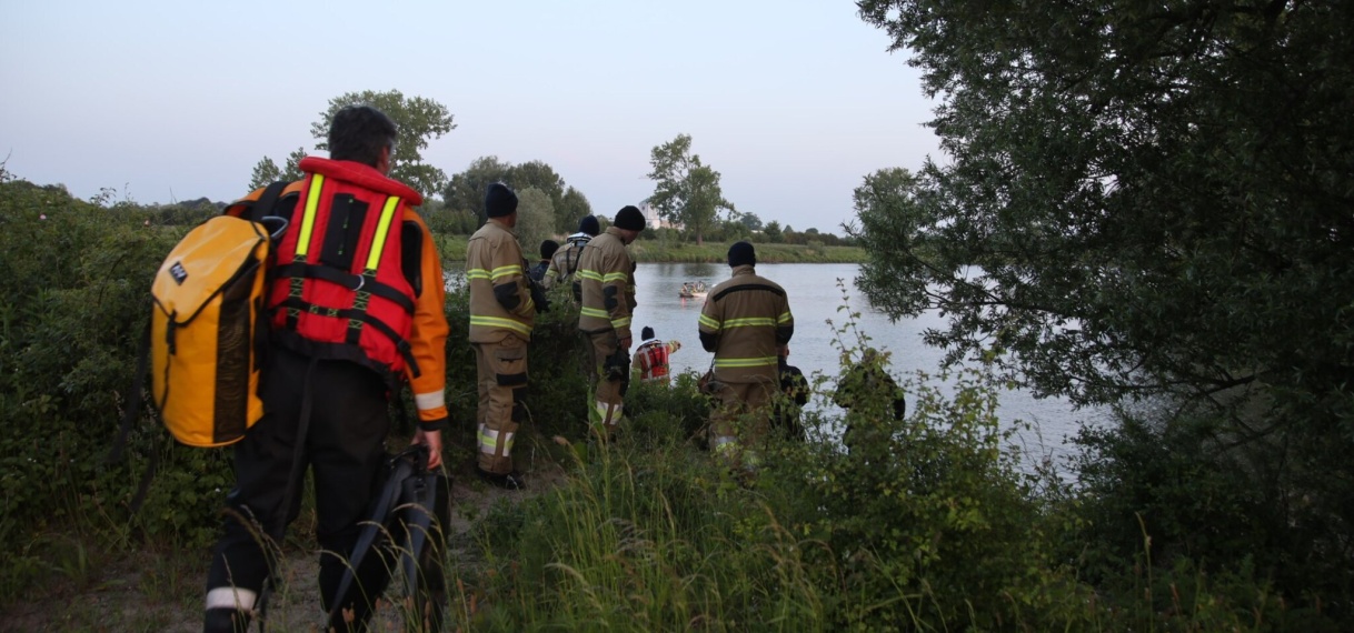 Twee lichamen gevonden in zoektocht naar omgeslagen bootje op Maas