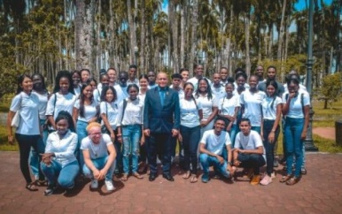 Minister Mac Andrew ontmoet kandidaten verkiezing Jeugdraad Suriname