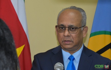 Ramdin praat met Chinese ambassadeur over schenkingsprojecten