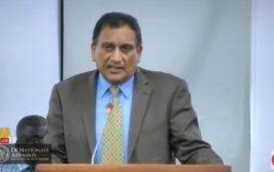 Ministers Ori en Dasai houden maidenspeech in DNA