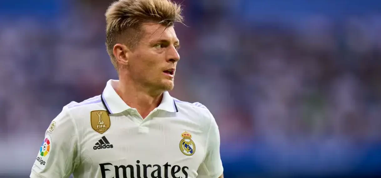 Kroos (33) tekent bij en staat voor tiende seizoen bij Real Madrid