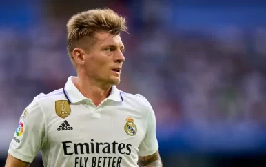 Kroos (33) tekent bij en staat voor tiende seizoen bij Real Madrid