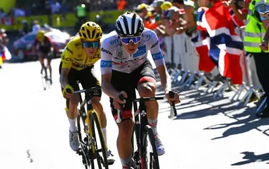 Tour de France-kijker krijgt gesprekken tussen renner en ploegleiding te horen