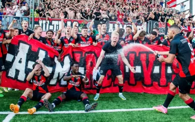 Almere City in extase na historische promotie: ‘Mijn jongensdroom is uitgekomen’