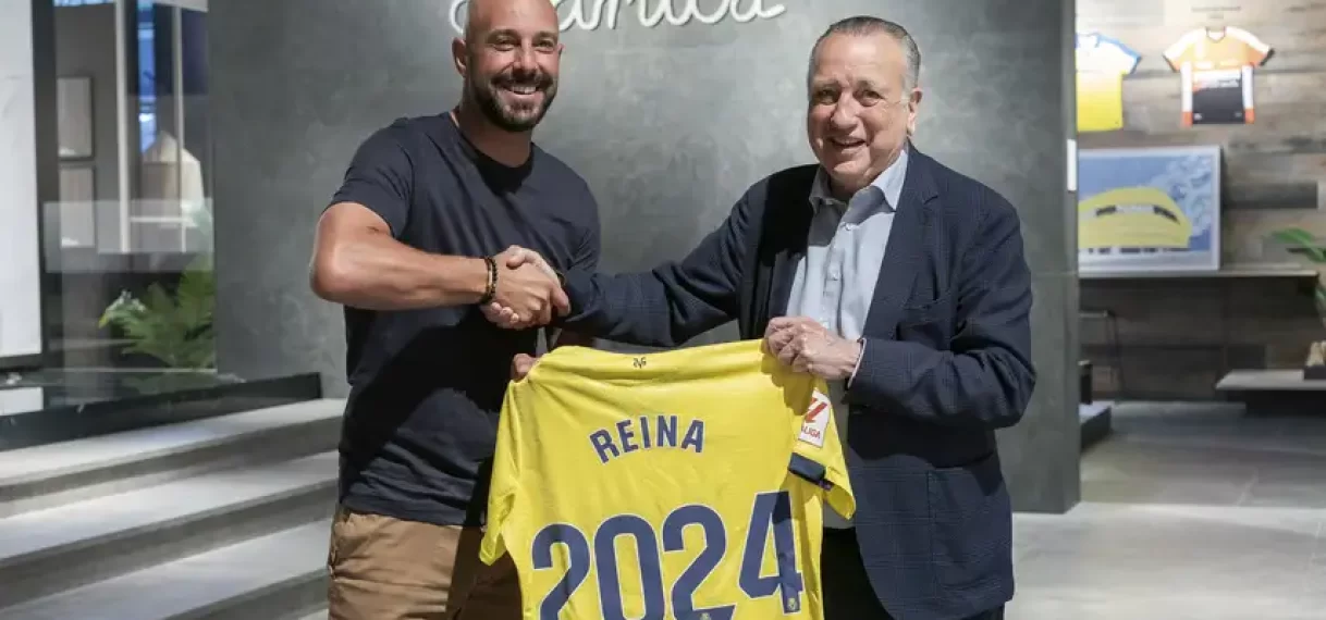 Keeper Reina (40) verlengt bij Villarreal en kan bijzondere reeks neerzetten