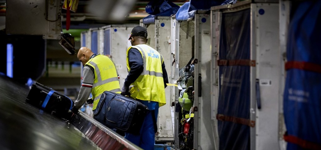 Boete dreigt voor bagage-afhandelaars Schiphol om werkomstandigheden