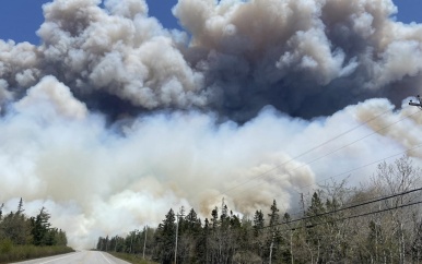 Hevige bosbranden in Oost-Canada, tienduizenden geëvacueerd