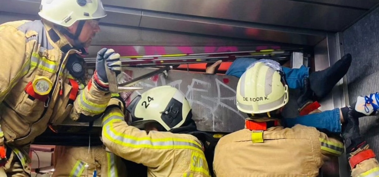 Man overleden na beknelling in rolluik metrostation Brussel