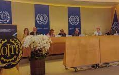 Minister Mac Andrew spreekt Internationale Arbeidsconferentie in Genève toe