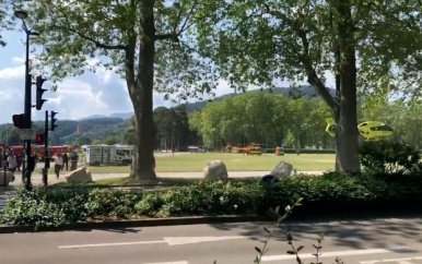 Man met mes valt kinderen aan op speelplaats in Frankrijk