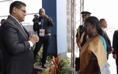 Indiase president Murmu in Suriname gearriveerd