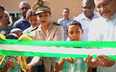 LVV, IICA en FAO schenken schooltuin in Saramacca