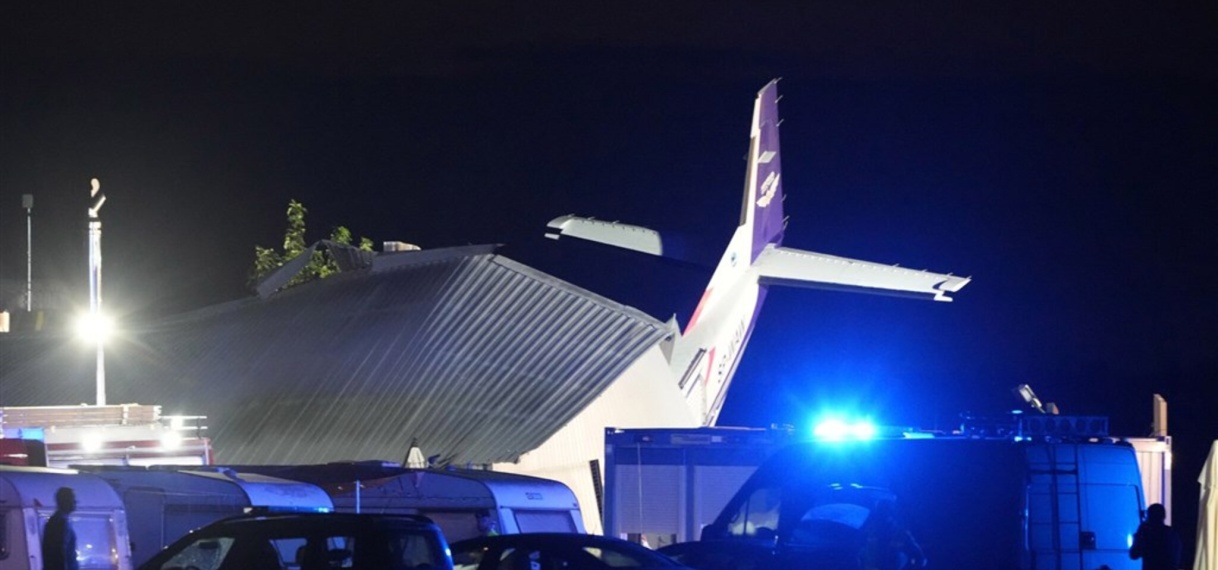 Vliegtuigje crasht in hangar Polen: minstens vijf doden en acht gewonden