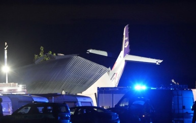 Vliegtuigje crasht in hangar Polen: minstens vijf doden en acht gewonden