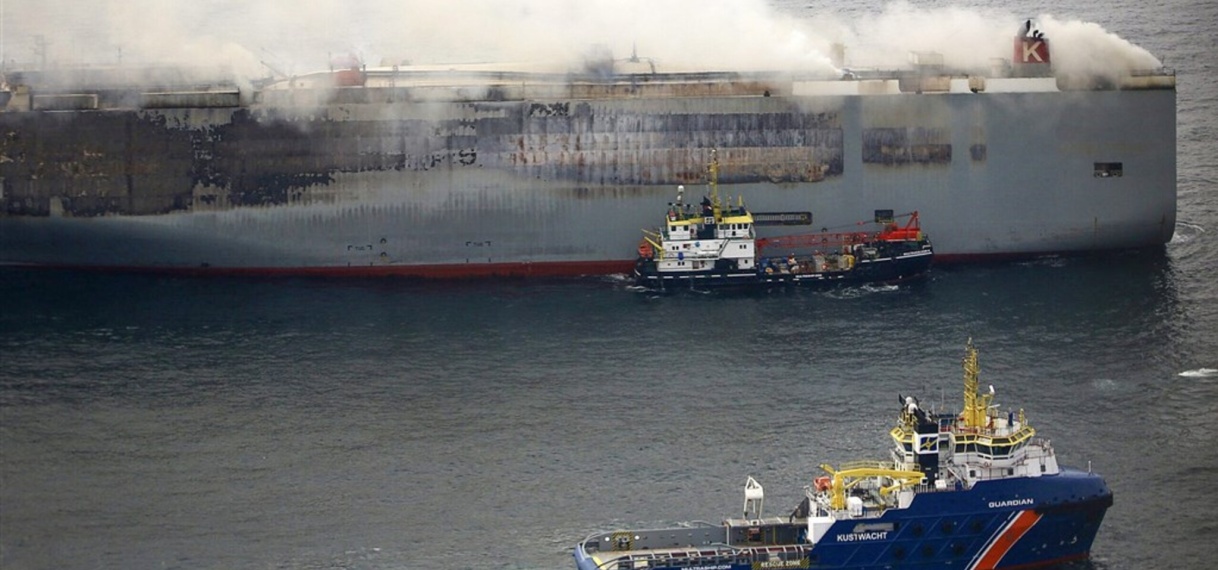 UPDATE: Meeste opvarenden van brandend schip bij Ameland uit het ziekenhuis