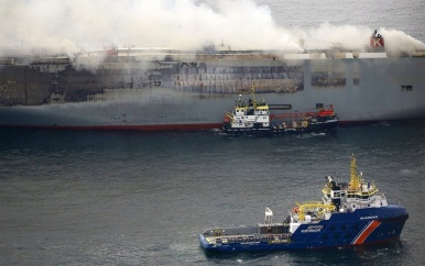 UPDATE: Meeste opvarenden van brandend schip bij Ameland uit het ziekenhuis