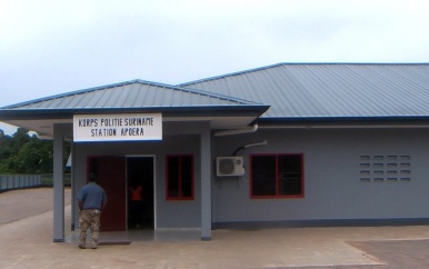 Politie voert controle uit op VOJ Apoera