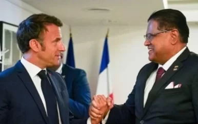Santokhi nodigt Franse president Macron van harte uit om mee te werken aan de prestigieuze onderneming