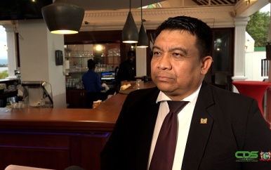 Minister TCT bedankt vanwege persoonlijke reden; geen spanning met vp