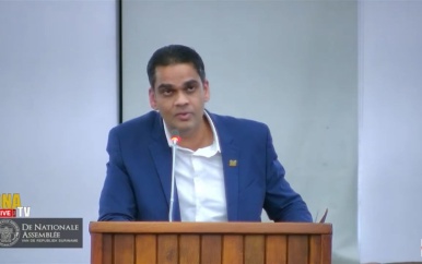 Minister Ramadhin geeft geruststelling over babyvoeding en insulin